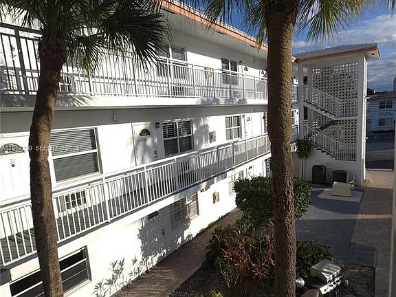 4th image of 120 NE 20th Ave APT 27