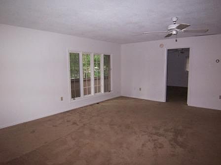 4th image of 1920 Woodcrest Dr APT 17