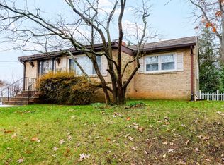 6819 Donahue Ct, Falls Church, VA 22042