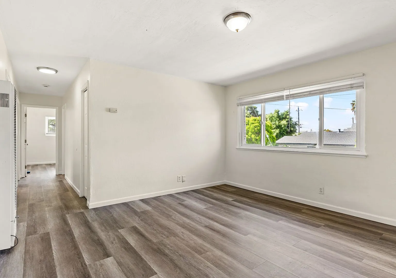 Move-In Ready: Secure 3BR Oakland Apartment with Paid Utilities — Photo 3