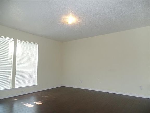 2nd image of 3100 Townbluff Dr