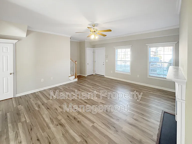 215 Rexford Dr — Photo 5