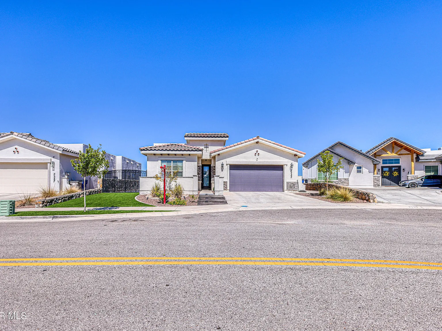 4 bed, 2.5 bath, 2132 sqft, $4,300 — Photo 2
