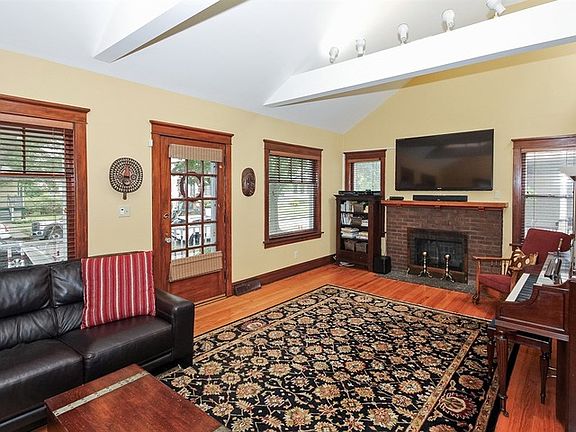 3rd image of 421 S Ashland Ave