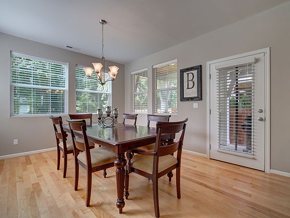 4th image of 1043 SE 12th St