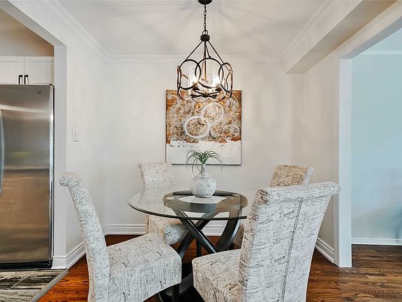 3rd image of 1256 Cottonwood Cres