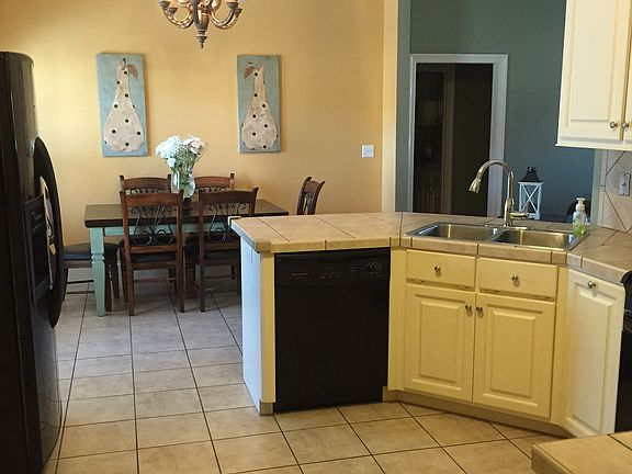 kitchen opens to eat in