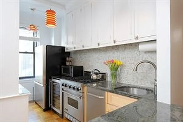 Sold by Douglas Elliman | media 8