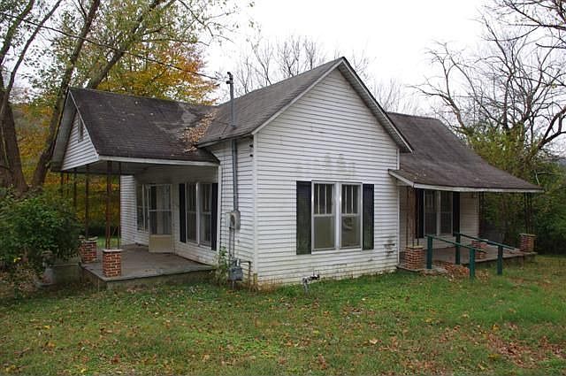 2nd image of 28 Lancaster Cir