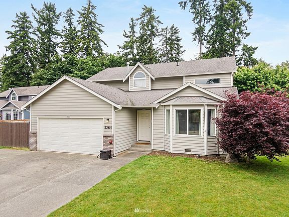 Beautiful, fully updated 4 bedroom home. >