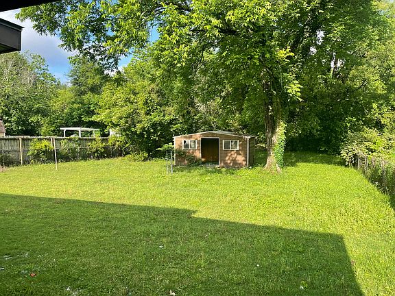 3rd image of 3145 Willow Lane Dr