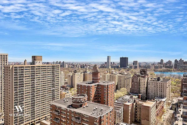 Sold by Warburg | media 30