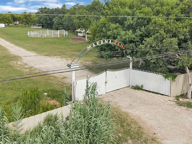 12010 Martindale Rd — Photo 15