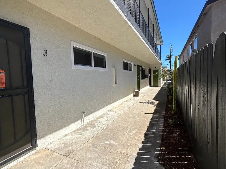 4555 W 173rd St #3 — Photo 2