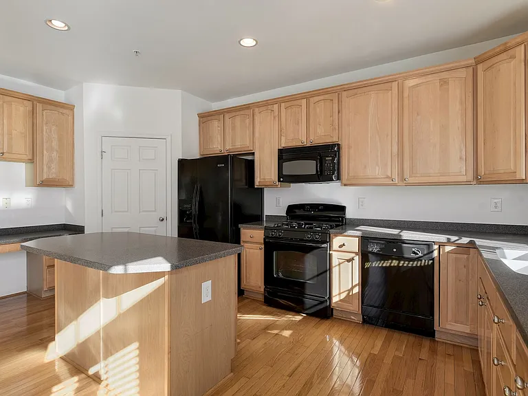 4801 Portsmouth Rd — Photo 31