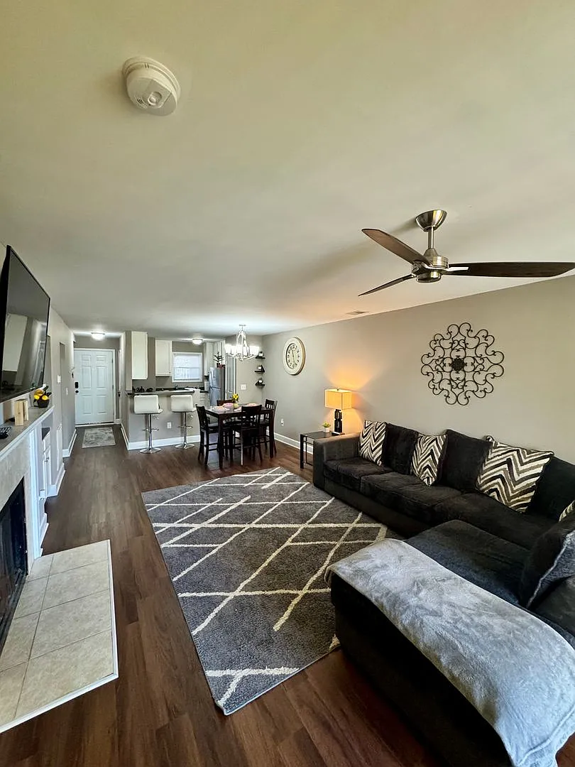 226 Edgewater Lane — Photo 3