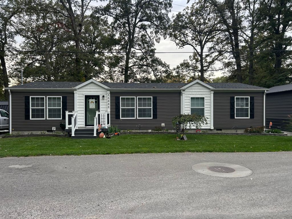 11359 Oak St - Property Image