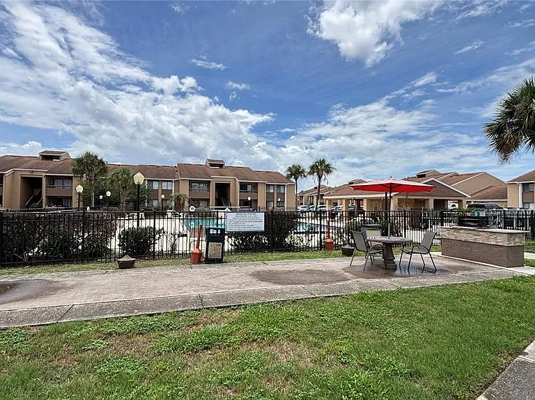 5169 Vineland Rd #B208 — Photo 30