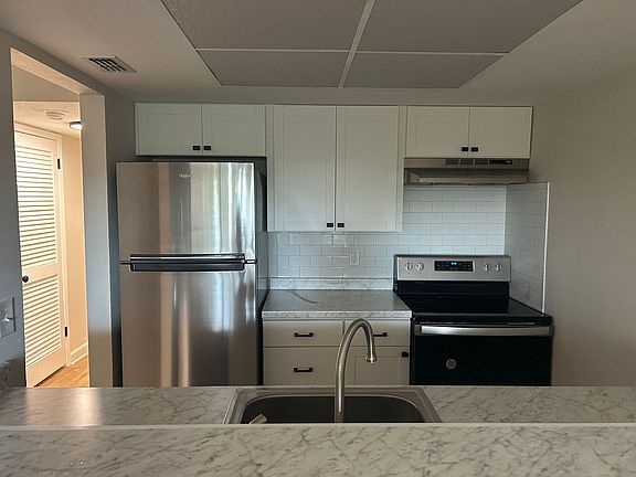 4th image of 2931 Dupont St S APT 1
