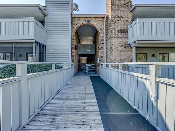 3rd image of 2507 Gatehouse Ln