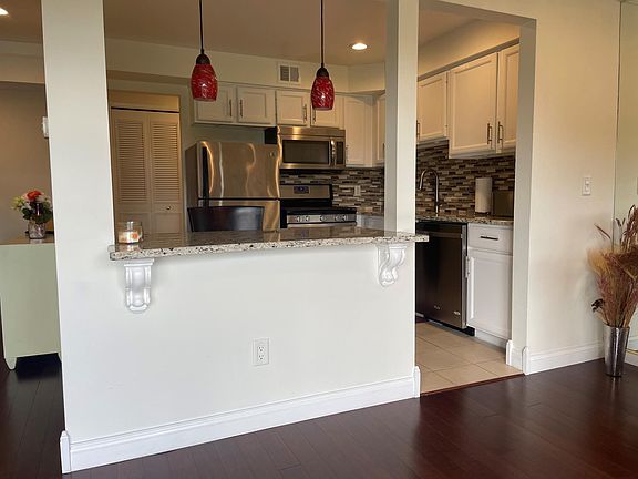 2nd image of 500 Fox Hills Dr N APT 2