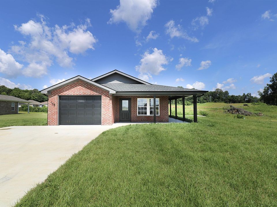 1st image of 125 Clover Cres