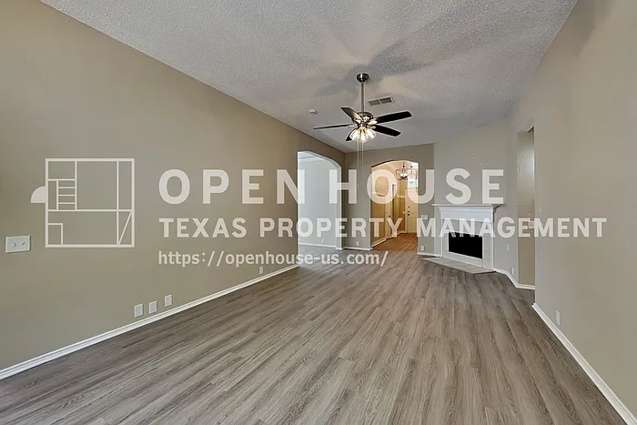 3 bed, 2.0 bath, 1768 sqft, $2,325 — Photo 4