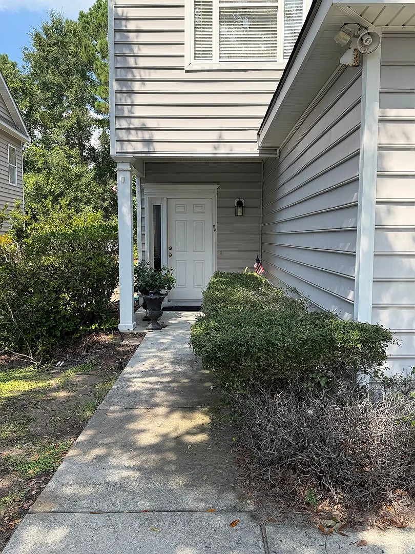 First Floor Property with Garage - Village at Olde Town — Photo 3