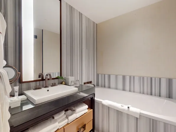 246 Spring Street image 9 of 16