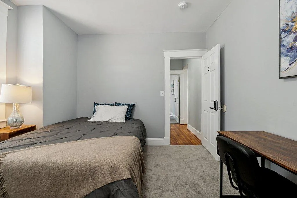4 bed, 2.0 bath, 2040 sqft, $845 — Photo 1