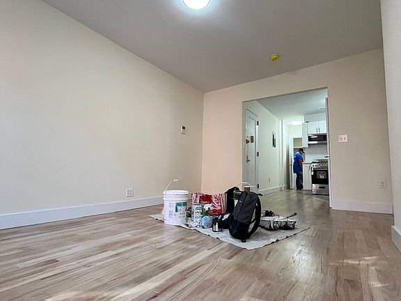 3rd image of 346 W 47th St APT 3C