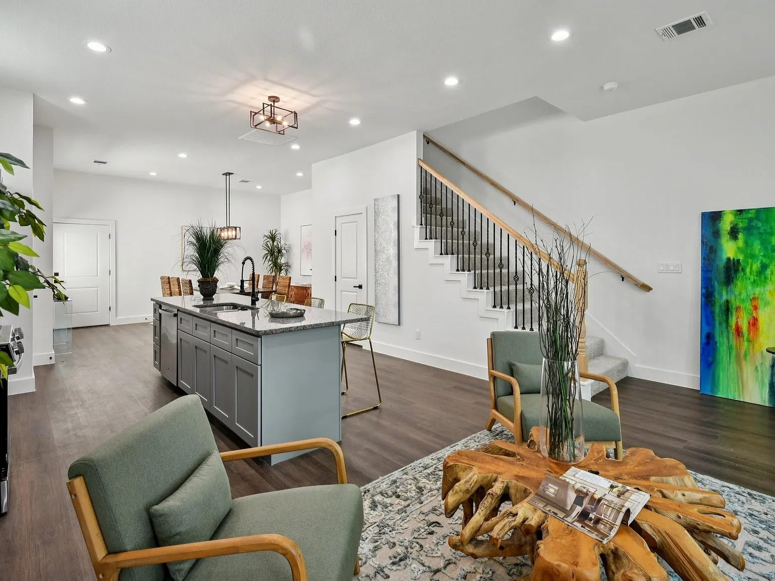 3 bed, 2.5 bath, 2320 sqft, $2,450 — Photo 3