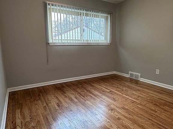 4th image of 21624 Winshall St