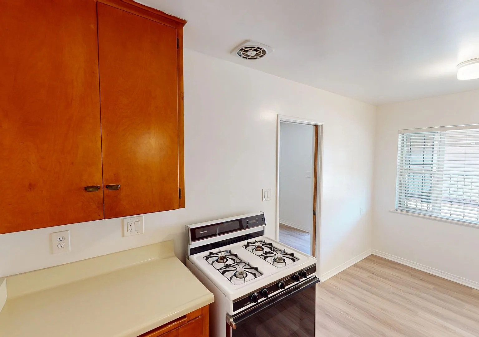 1030 Isabella Ave — Photo 4