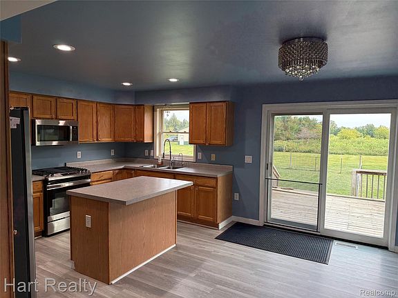 2nd image of 909 W Barnes Rd