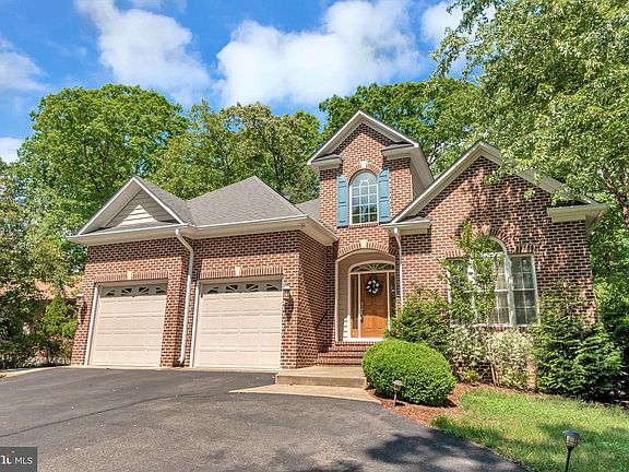 Circular driveway provides ample guest parking