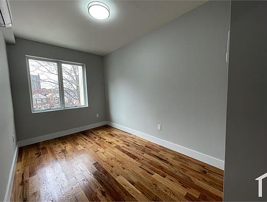 5th image of 2513 Wallace Ave #3F