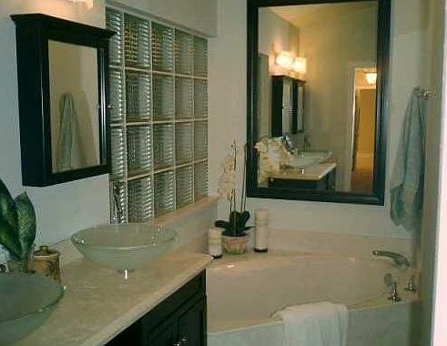 4th image of 632 NE 9th Ave