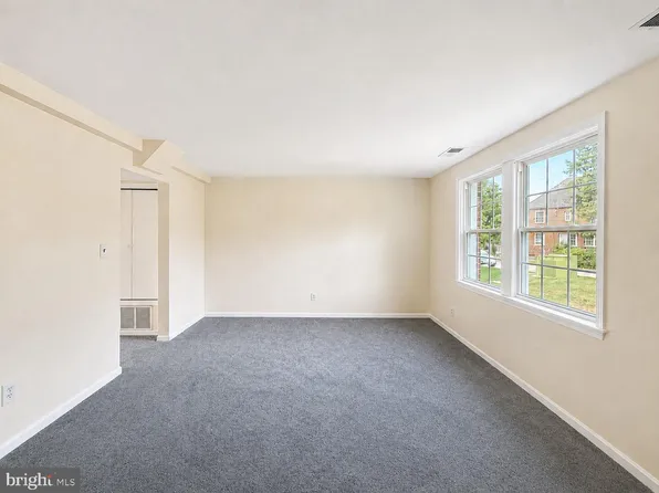 3823 W St SE #201, Washington, DC 20020