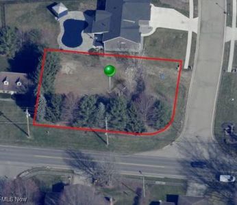 Brookridge Ave, Louisville, OH, 44641