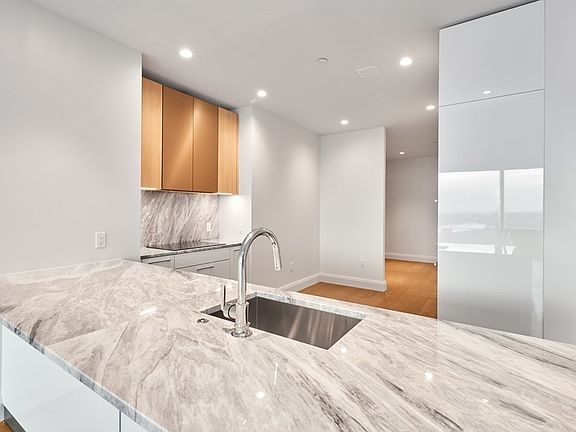 5th image of 240 Devonshire St #4004