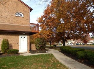 16 Hickory Dr, Horsham, PA 19044