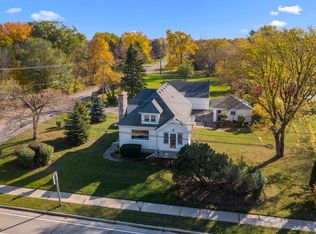11153 N Oriole Ln, Mequon, WI 53092