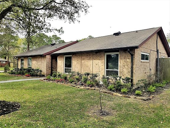 2nd image of 10403 Carlow Ln
