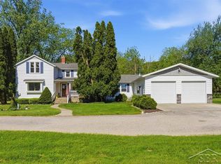 2775 E Siebert Rd, Midland, MI 48642