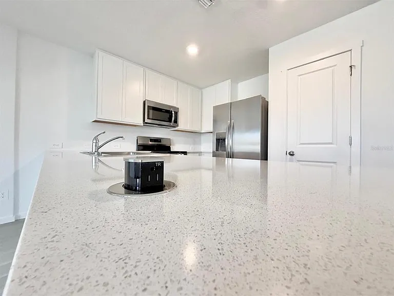 836 Lynx St — Photo 6