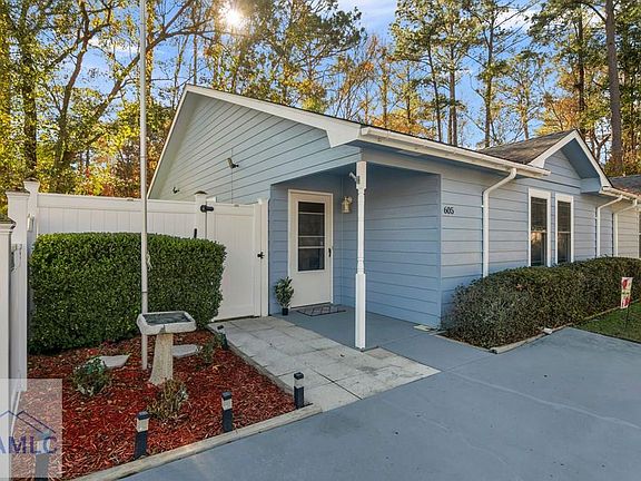 3rd image of 605 Palmetto Trce