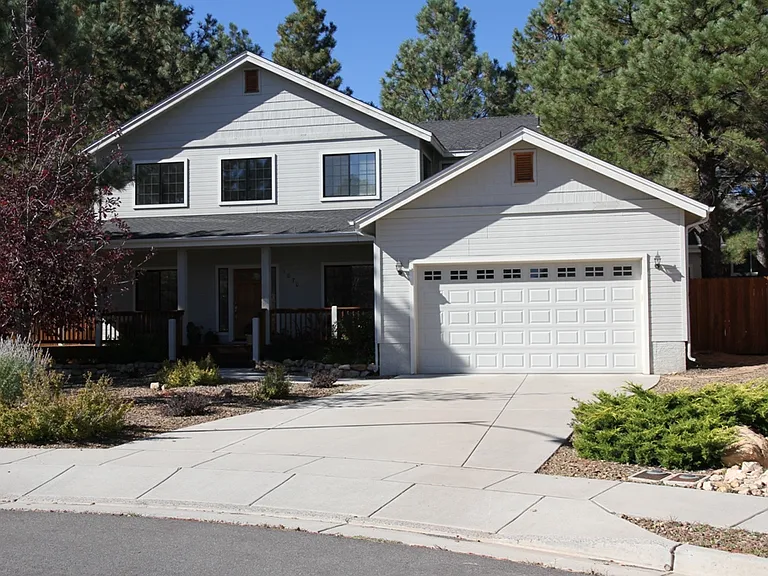 1070 W Lone Star Trl — Photo 1