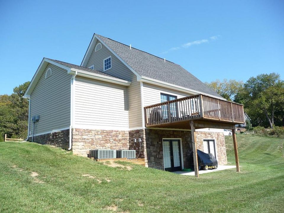 2nd image of 141 Colonnade Ave
