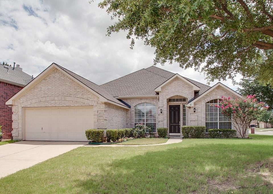 1st image of 1209 Chinaberry Dr